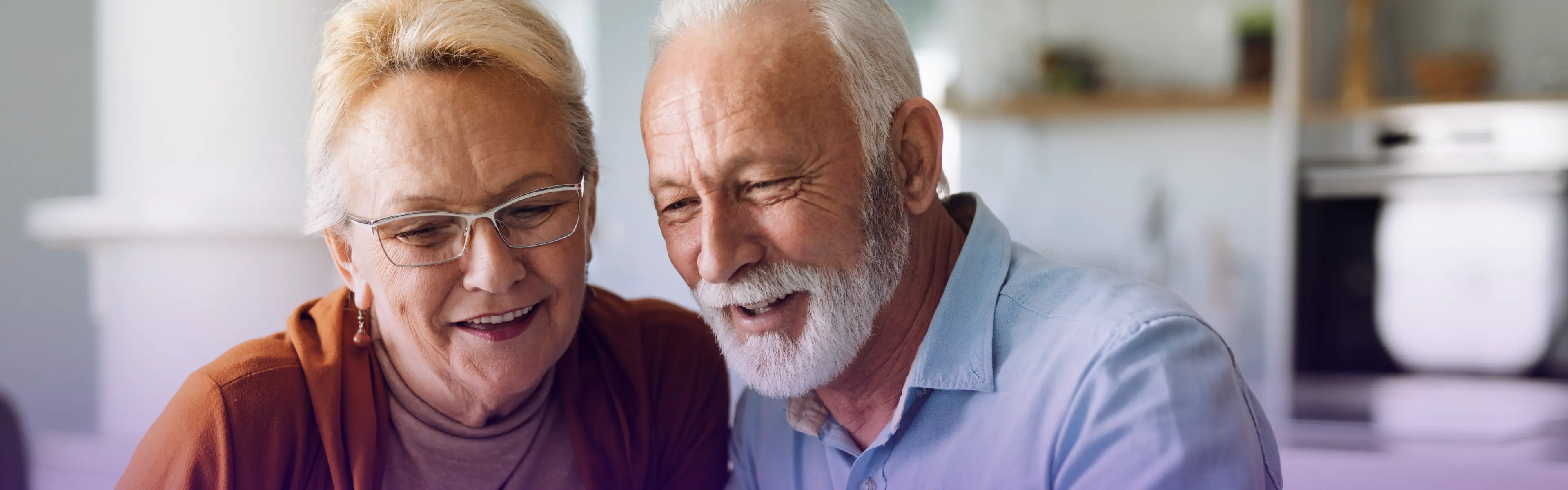 El 64 % de las personas de 60 años o más en Colombia tiene internet en su hogar